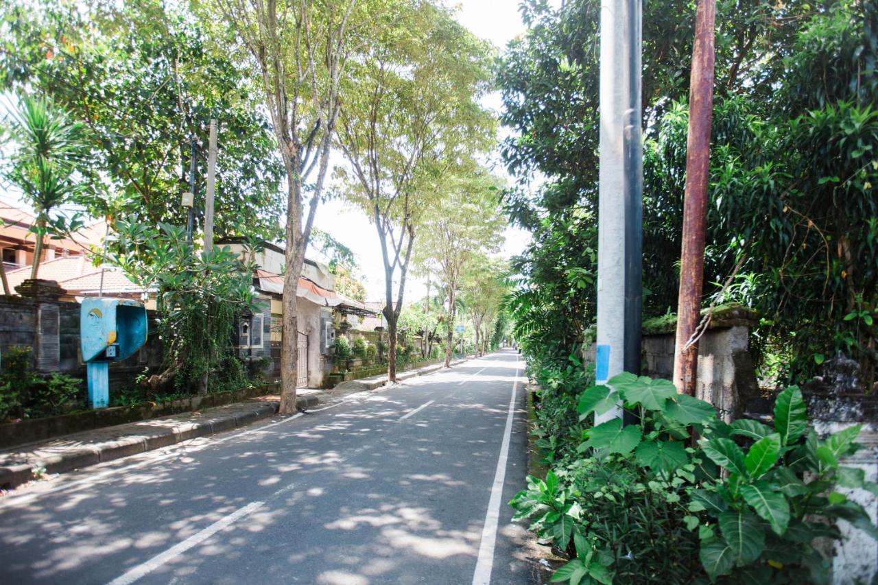 Donguri House Bali Bed and Breakfast Jimbaran Exteriör bild